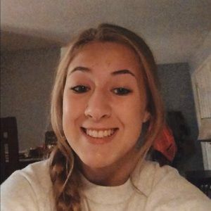 Meet your Posher, Becca